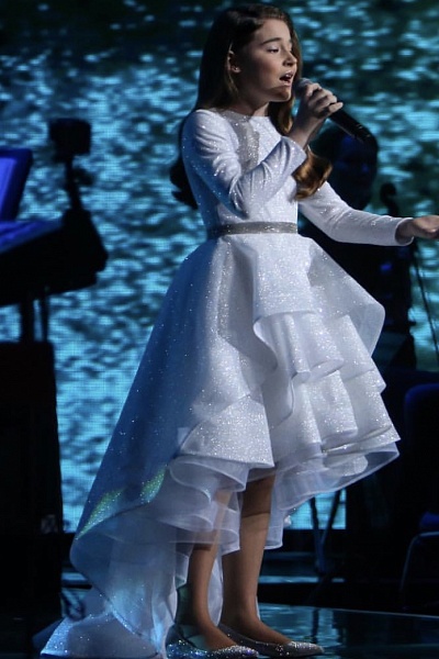 Дочь Алсу, Микелла Абрамова в эксклюзивном платье SASHA KIM